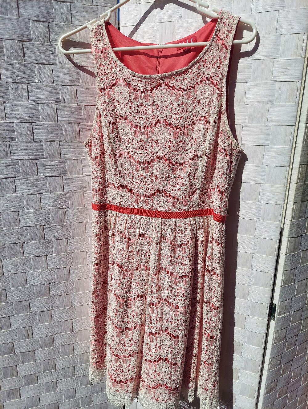 Elle Sleeveless Lace Dress - Size 8
